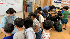 しぶの学童保育クラブの音楽アウトリーチの様子