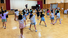 南井上学童保育クラブのダンスアウトリーチの様子
