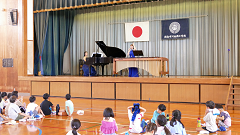 川内南学童保育クラブの音楽アウトリーチの様子