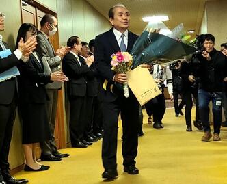 4月18日木曜日の遠藤市長の初登庁の写真