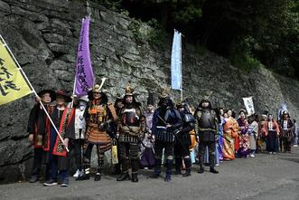 4月28日　日曜日の徳島城　時代行列の写真